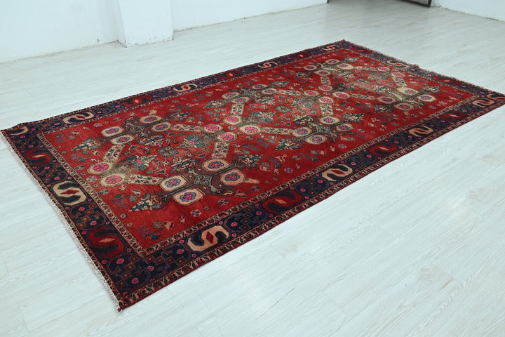 red Large rug 5' 5" x 9' 10"