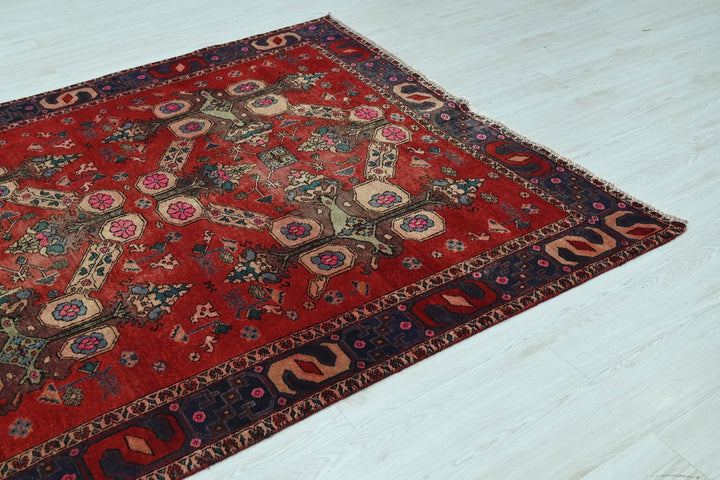 red Large rug 5' 5" x 9' 10"