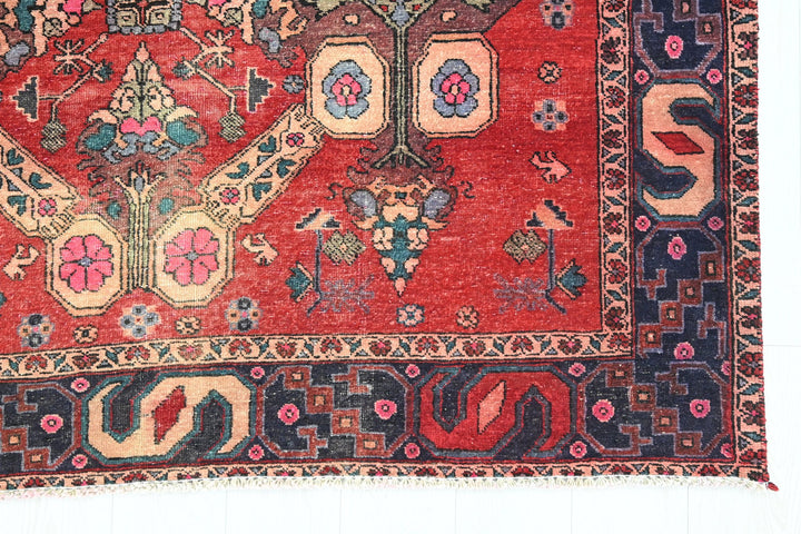 red Large rug 5' 5" x 9' 10"