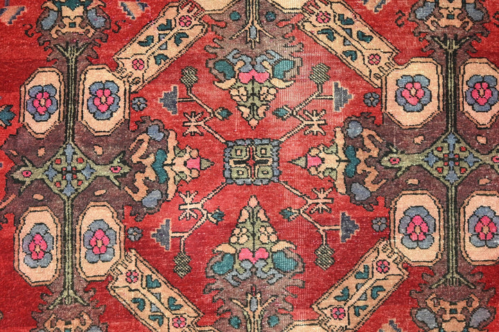 red Large rug 5' 5" x 9' 10"