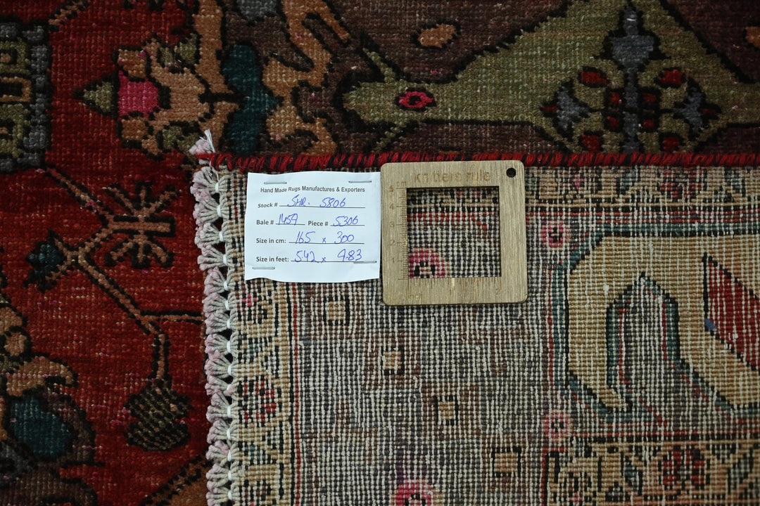 red Large rug 5' 5" x 9' 10"