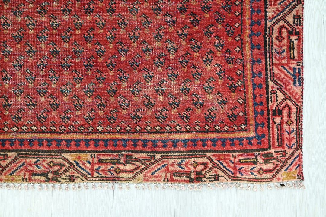 red Accent rug 3' 10" x 6' 2"