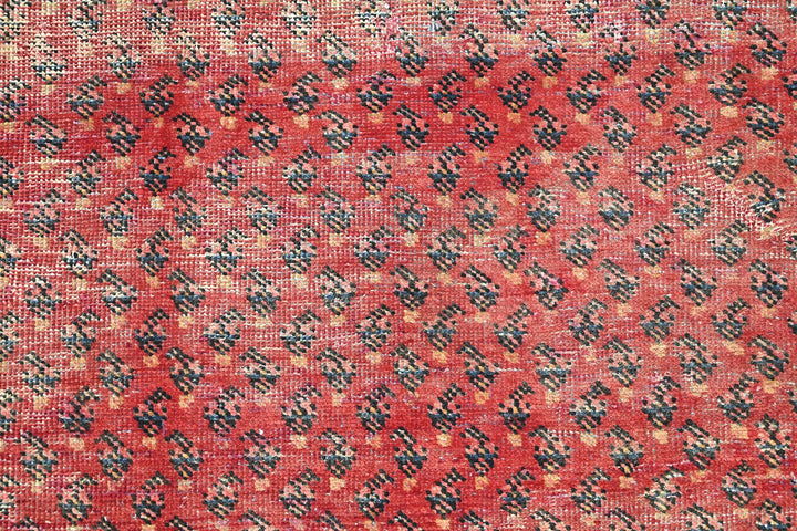 red Accent rug 3' 10" x 6' 2"