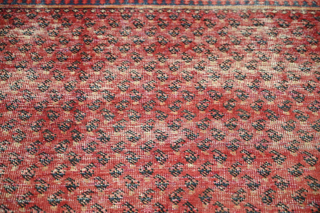 red Accent rug 3' 10" x 6' 2"