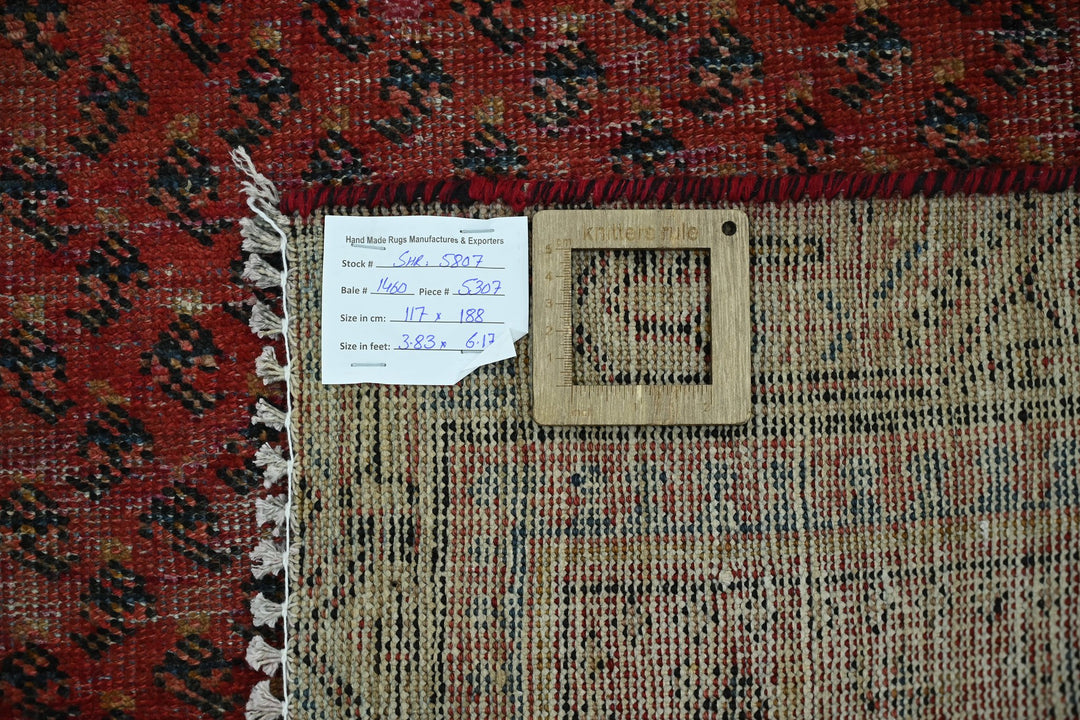 red Accent rug 3' 10" x 6' 2"