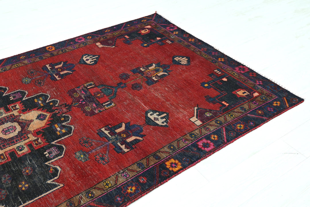 red Medium rug 4' 8" x 8' 10"