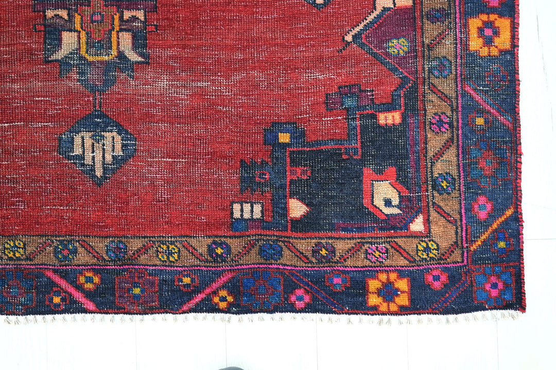 red Medium rug 4' 8" x 8' 10"