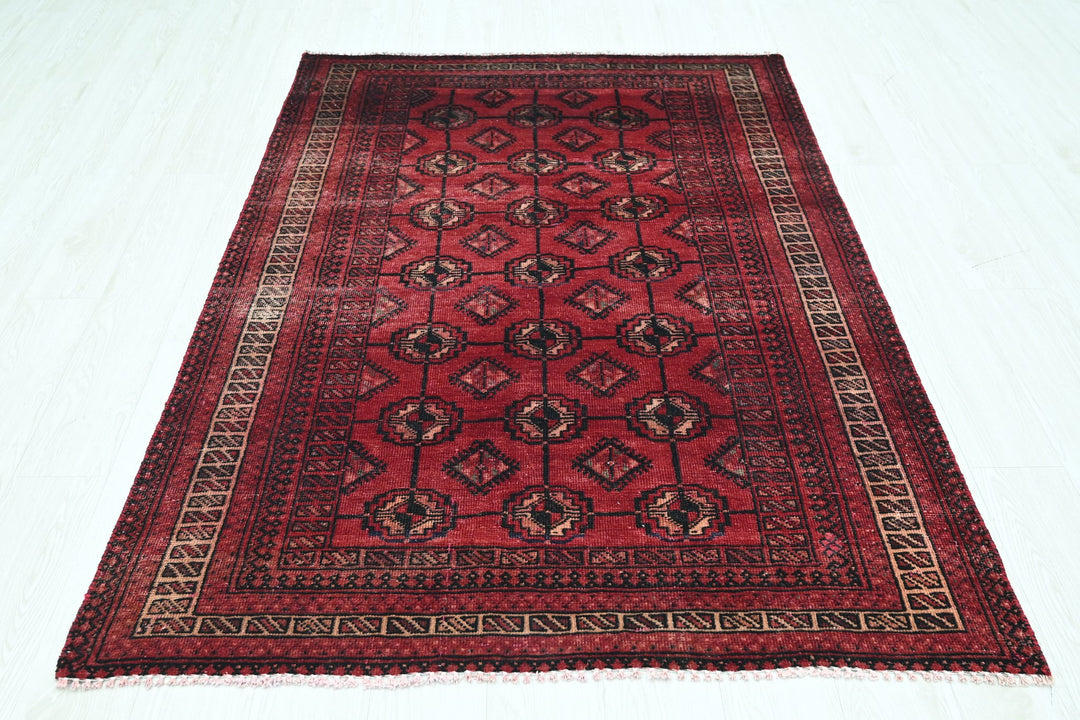 red Accent rug 3' 11" x 6' 1"