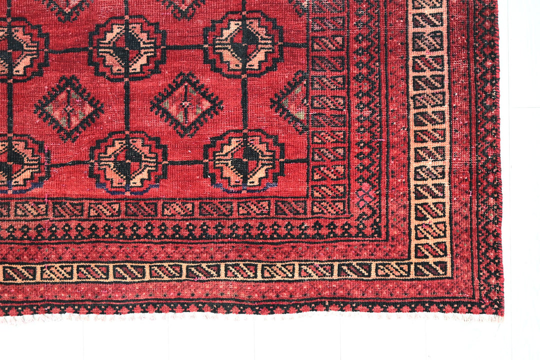 red Accent rug 3' 11" x 6' 1"