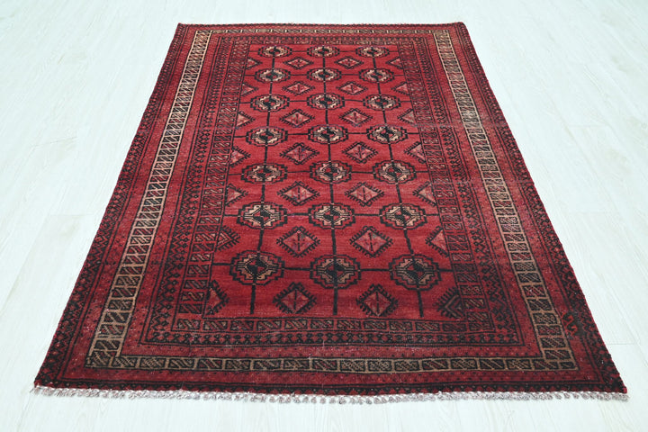 red Accent rug 3' 11" x 6' 1"