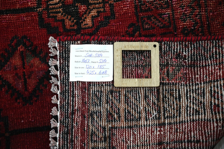 red Accent rug 3' 11" x 6' 1"