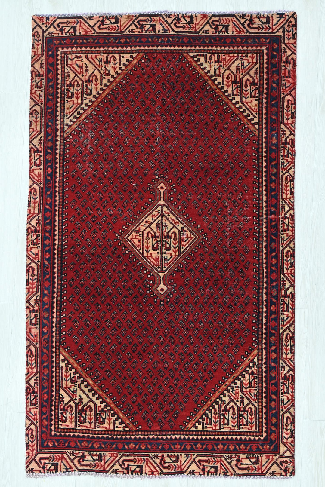 red Accent rug 3' 7" x 6' 5"