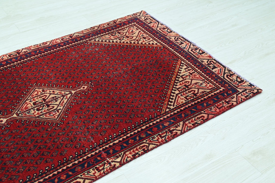 red Accent rug 3' 7" x 6' 5"