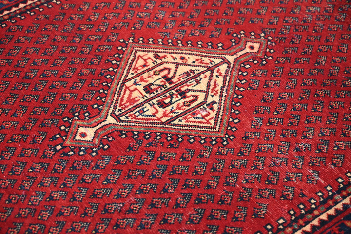 red Accent rug 3' 7" x 6' 5"