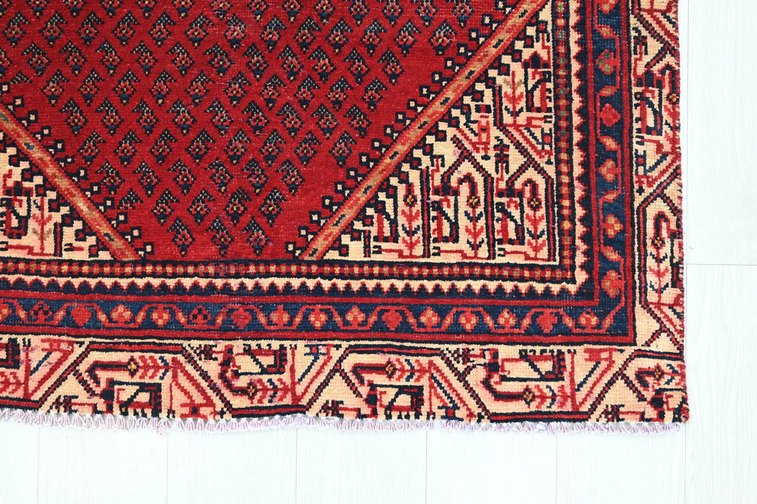 red Accent rug 3' 7" x 6' 5"
