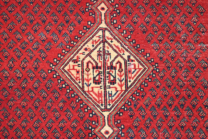 red Accent rug 3' 7" x 6' 5"