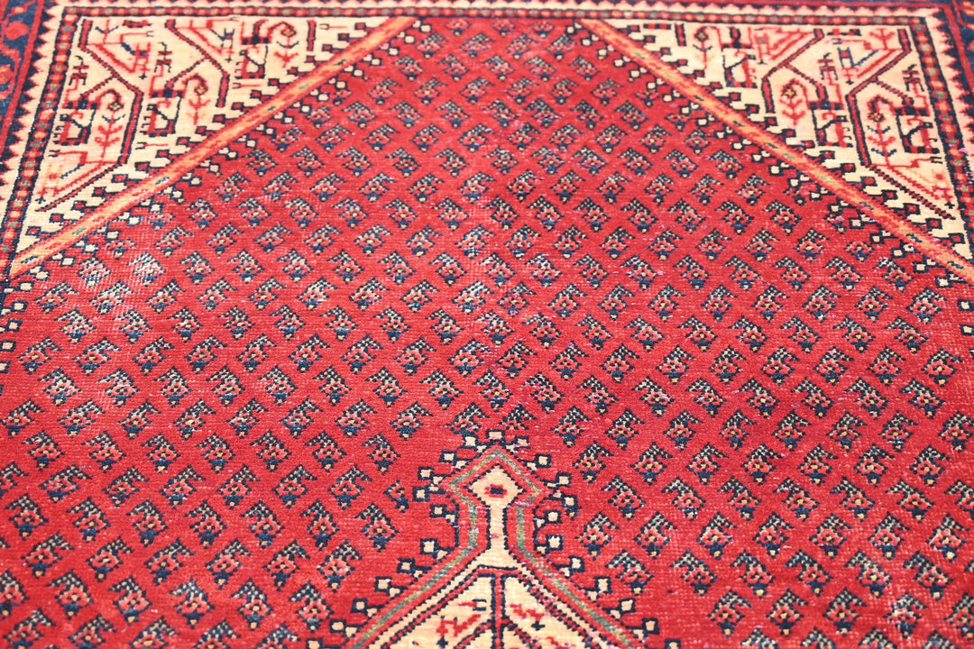 red Accent rug 3' 7" x 6' 5"
