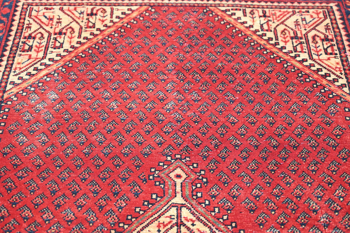 red Accent rug 3' 7" x 6' 5"
