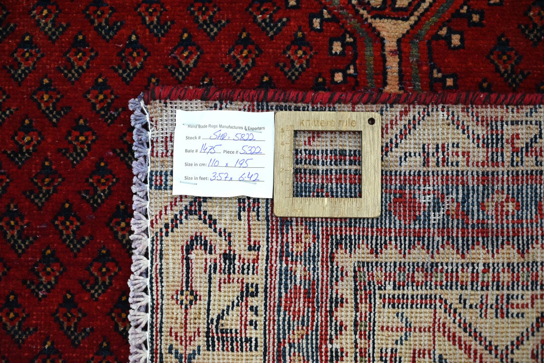red Accent rug 3' 7" x 6' 5"