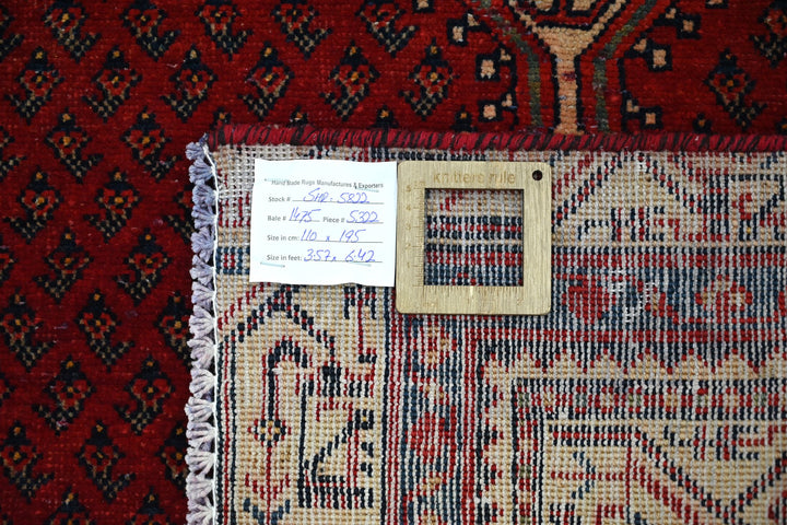 red Accent rug 3' 7" x 6' 5"