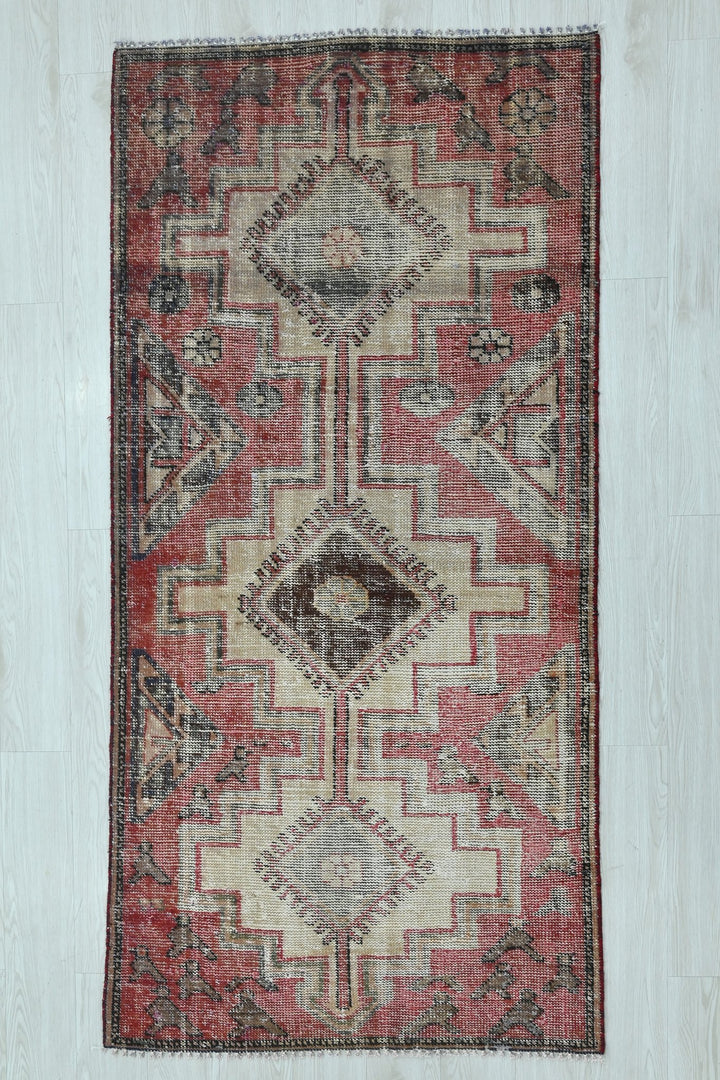 red Medium rug 3' 2" x 6' 7"