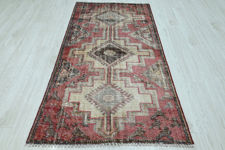 red Medium rug 3' 2" x 6' 7"