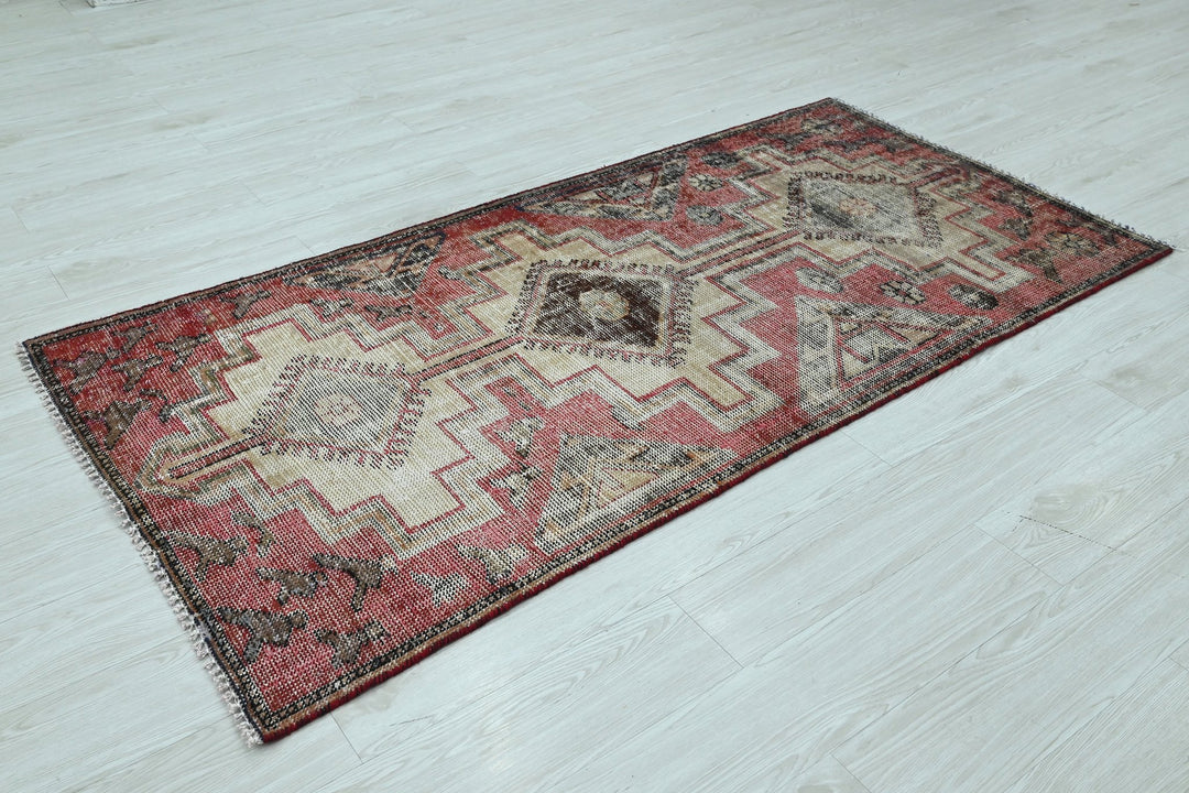 red Medium rug 3' 2" x 6' 7"