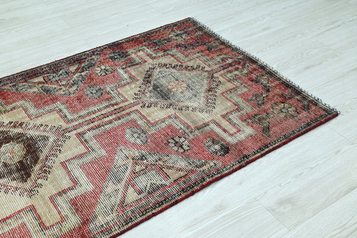 red Medium rug 3' 2" x 6' 7"