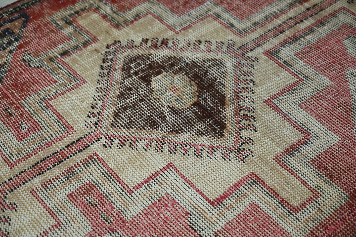 red Medium rug 3' 2" x 6' 7"