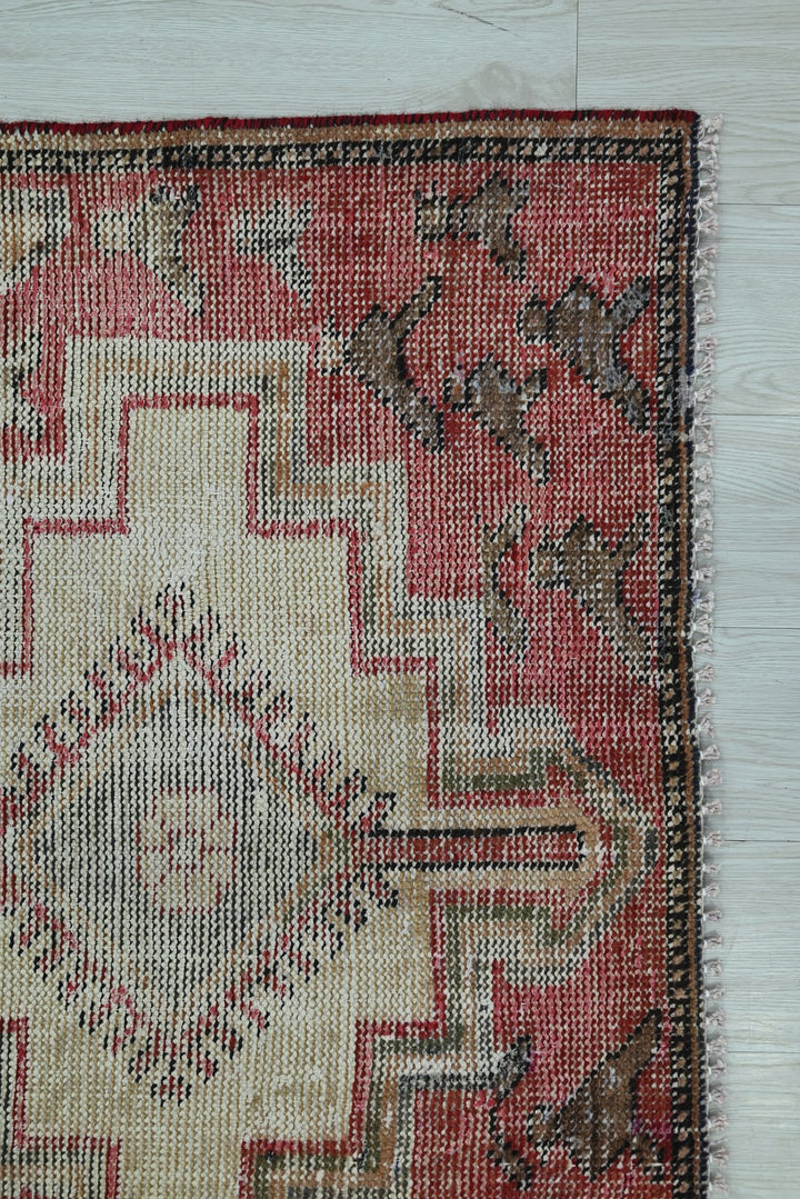 red Medium rug 3' 2" x 6' 7"