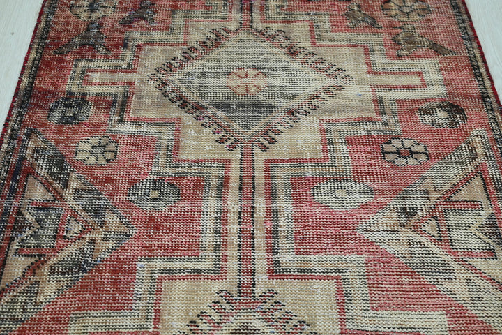 red Medium rug 3' 2" x 6' 7"