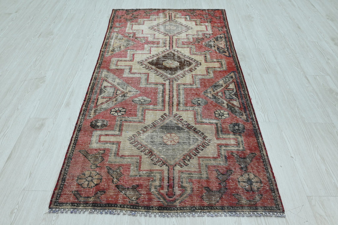 red Medium rug 3' 2" x 6' 7"