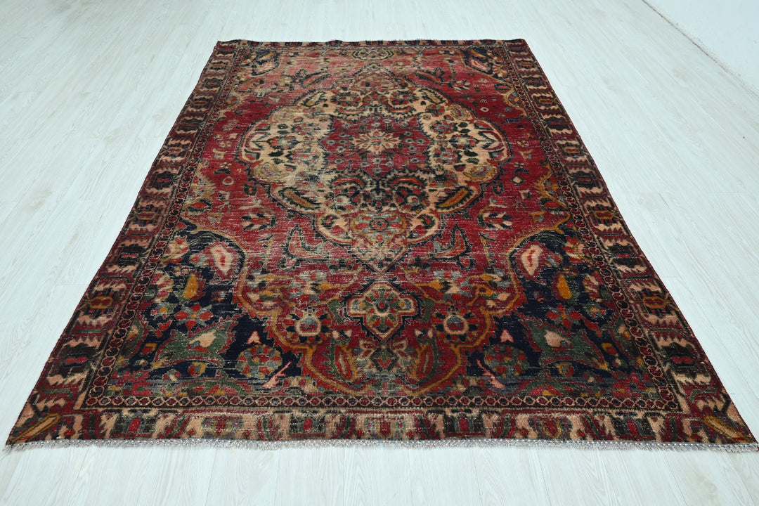 red Medium rug 5' 10" x 8' 3"