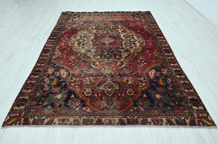 red Medium rug 5' 10" x 8' 3"