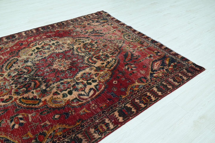 red Medium rug 5' 10" x 8' 3"