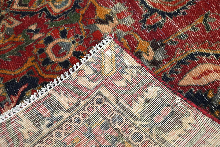 red Medium rug 5' 10" x 8' 3"