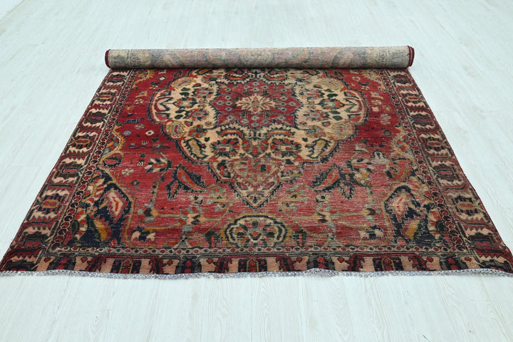 red Medium rug 5' 10" x 8' 3"
