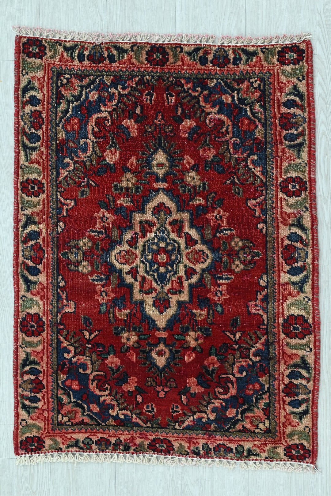 red Accent rug 2' 2" x 3' 0"