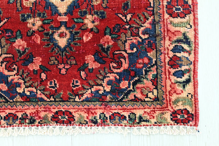 red Accent rug 2' 2" x 3' 0"