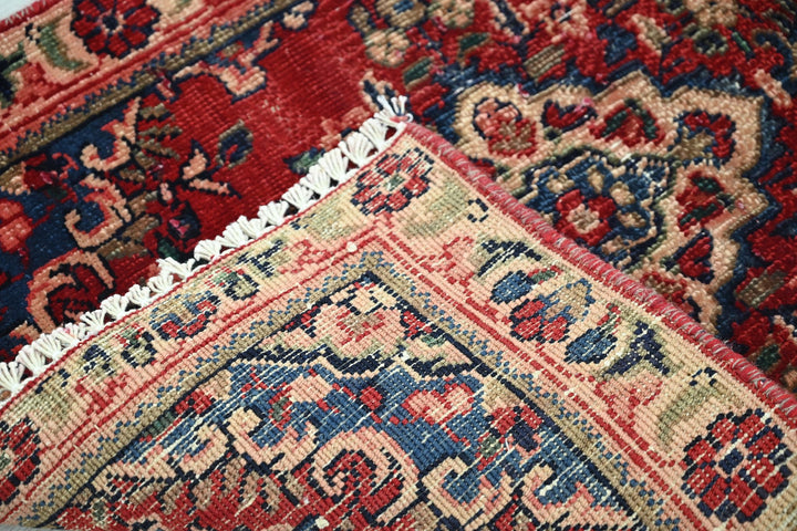 red Accent rug 2' 2" x 3' 0"