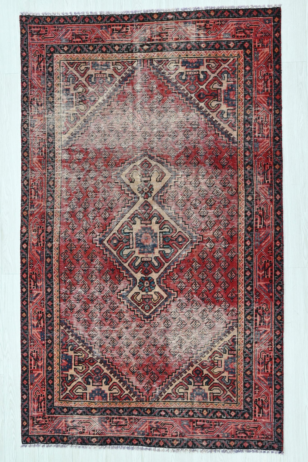red Accent rug 3' 9" x 6' 4"