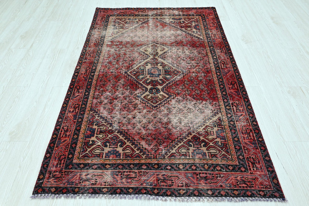 red Accent rug 3' 9" x 6' 4"