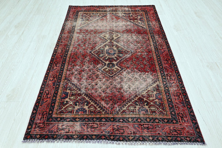 red Accent rug 3' 9" x 6' 4"