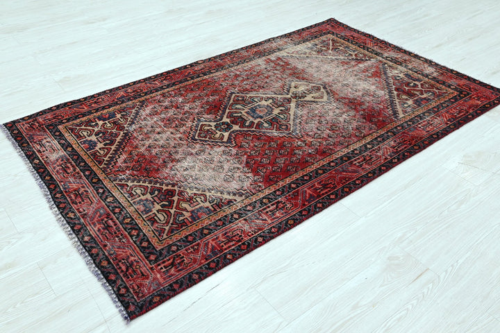 red Accent rug 3' 9" x 6' 4"