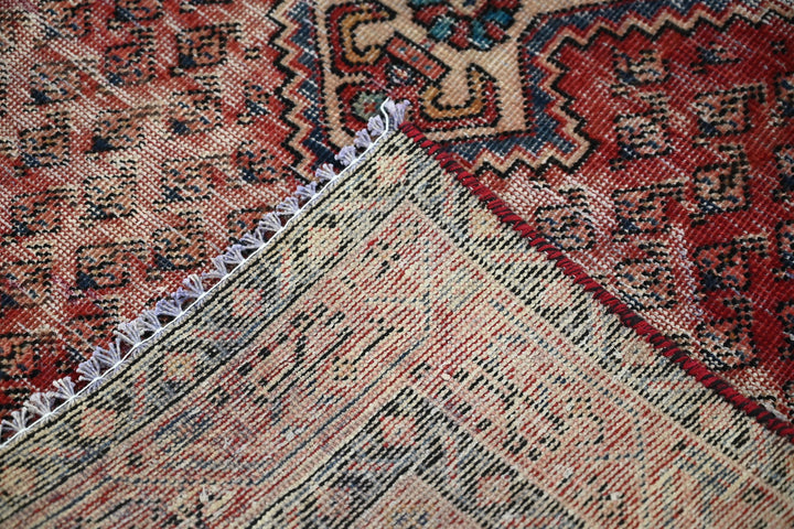 red Accent rug 3' 9" x 6' 4"