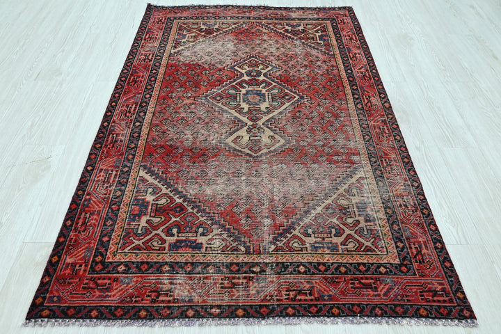 red Accent rug 3' 9" x 6' 4"