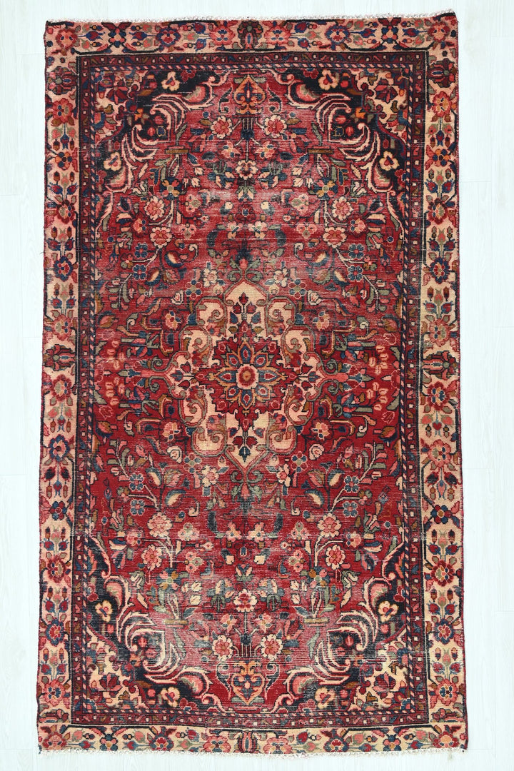 red Medium rug 4' 5" x 7' 9"