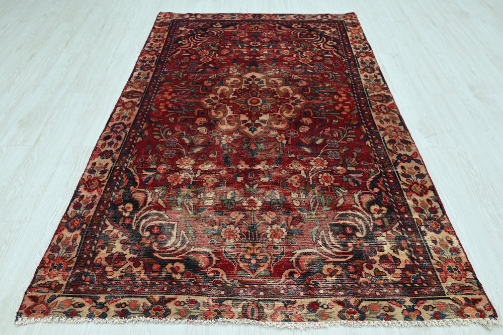 red Medium rug 4' 5" x 7' 9"