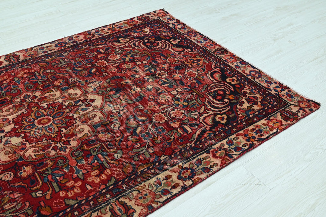 red Medium rug 4' 5" x 7' 9"