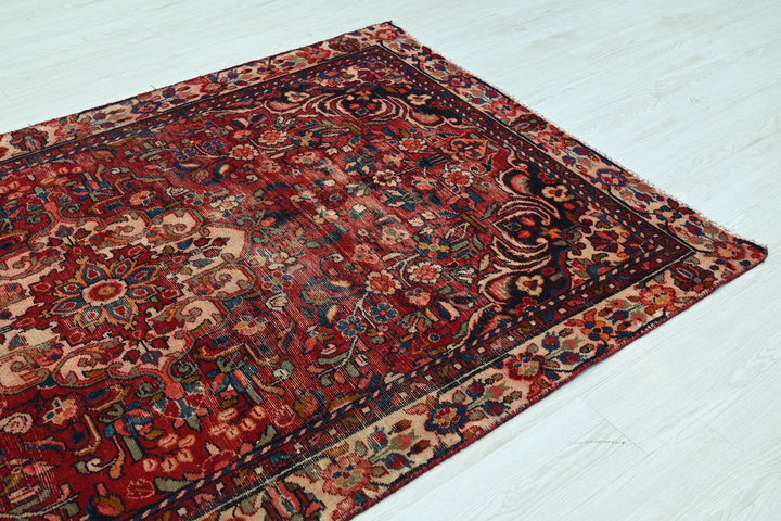red Medium rug 4' 5" x 7' 9"